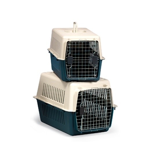 Caixa de transporte para animais de estimação nas cores cinza, azul e branca.