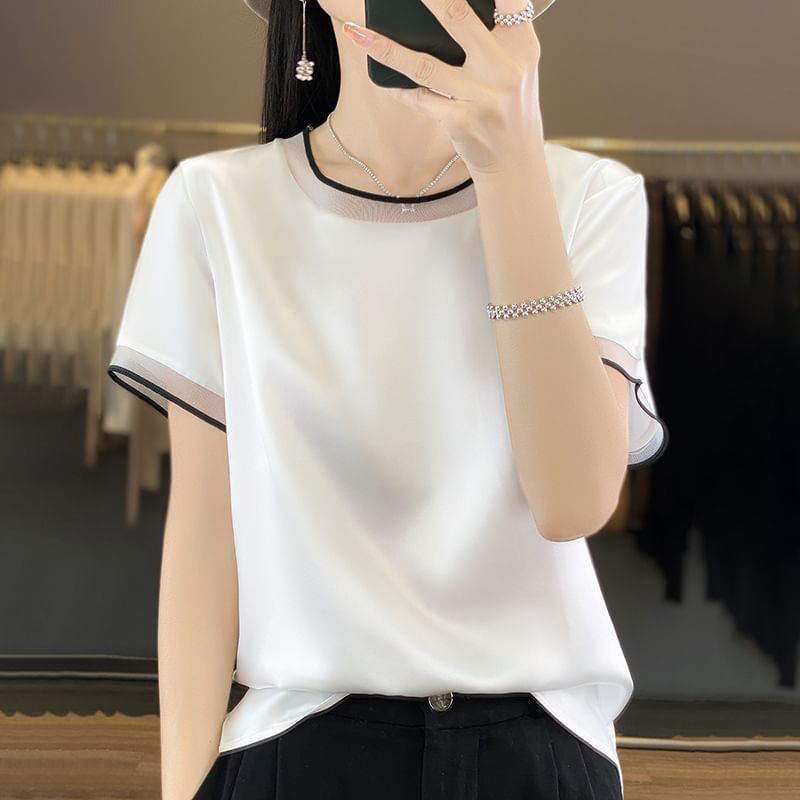 Weelop - Satijnen blouse met korte mouwen, ronde hals, mesh paneel en contrasterende rand