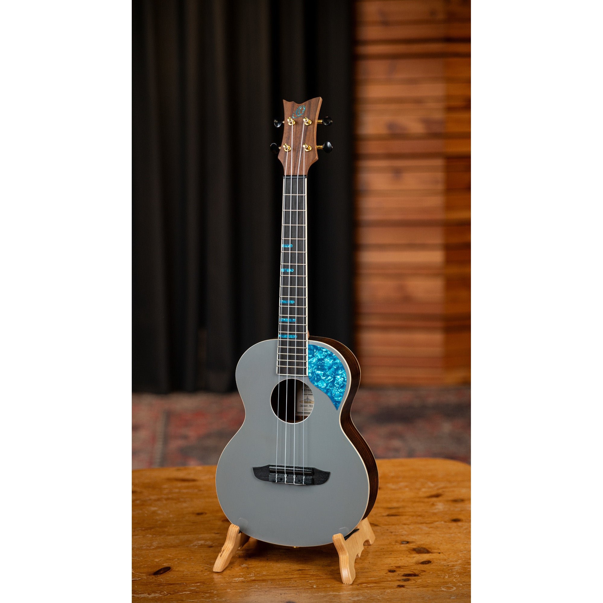 Ortega Ghost Series RUGH-PLT tenor ukelele met gigbag