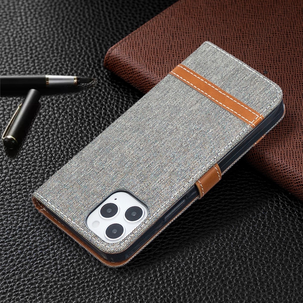iPhone 12 / iPhone 12 Pro Stoff Tasche im Jeans Look mit Kartenfach   Magnetverschluss - Grau / Braun