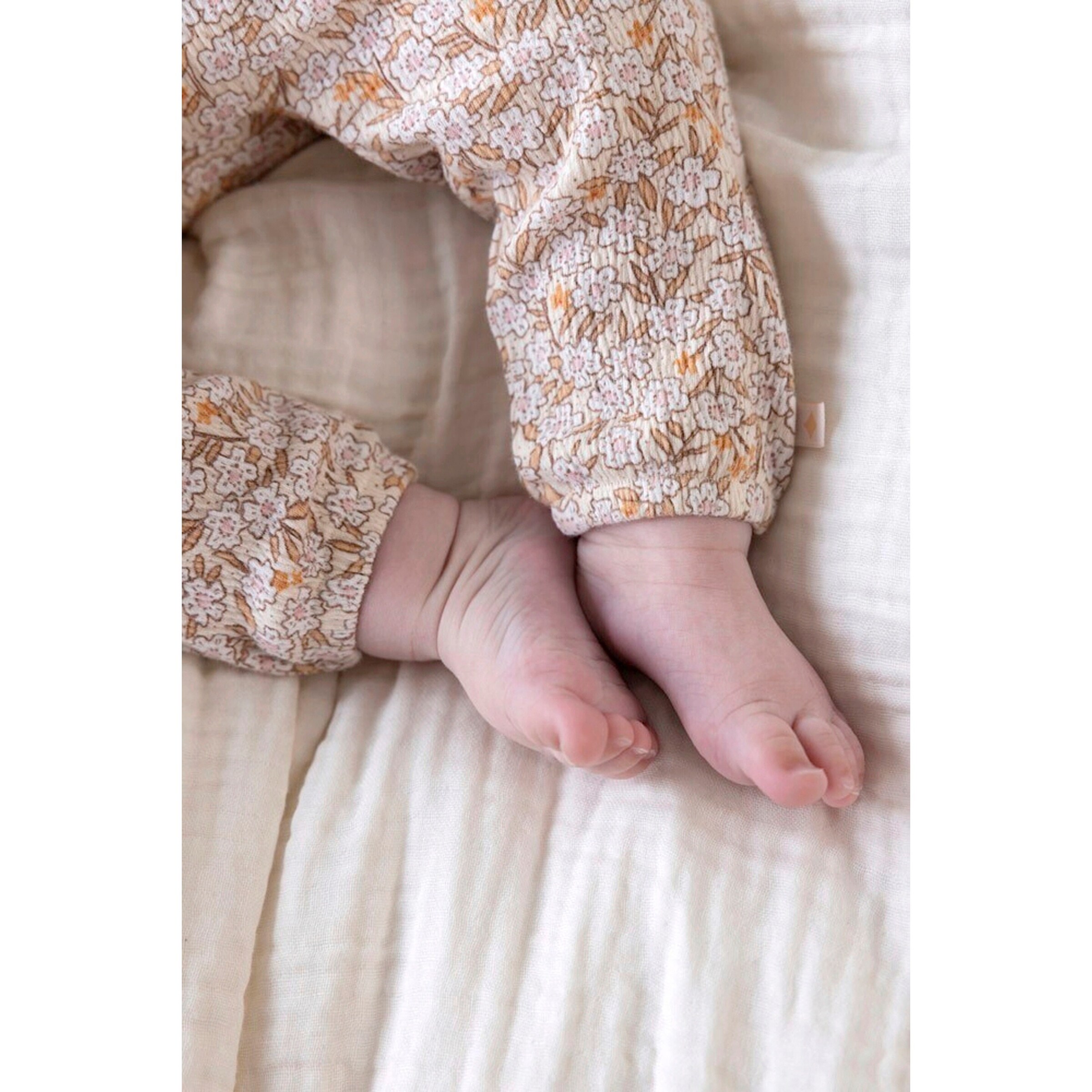 Feetje Krepp-Hose Blumen braun/bunt