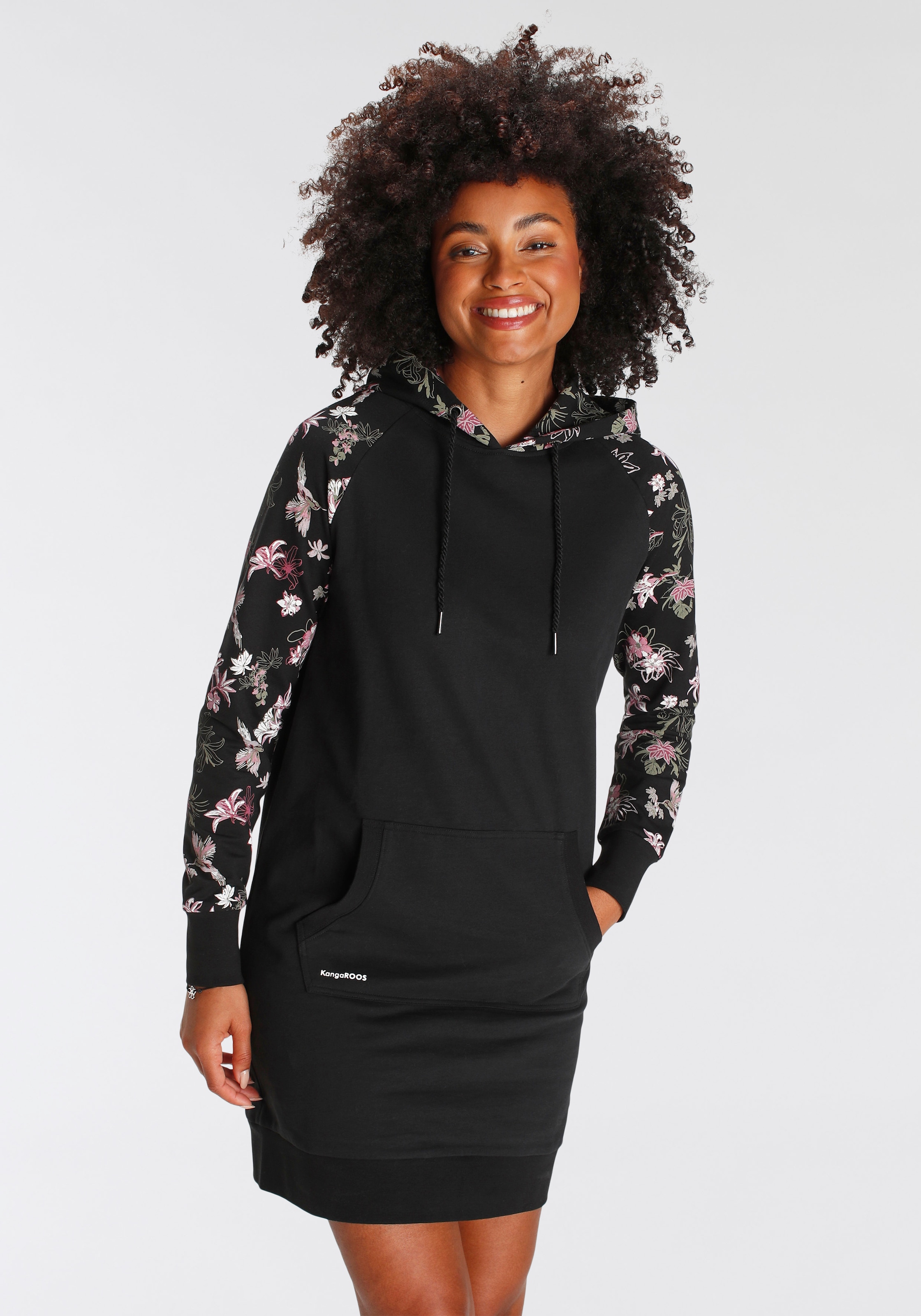 KangaROOS Sweatkleid Kängurutasche knielang,  figurumspielend,  aus angerauter Sweatware,  mit Kapuze