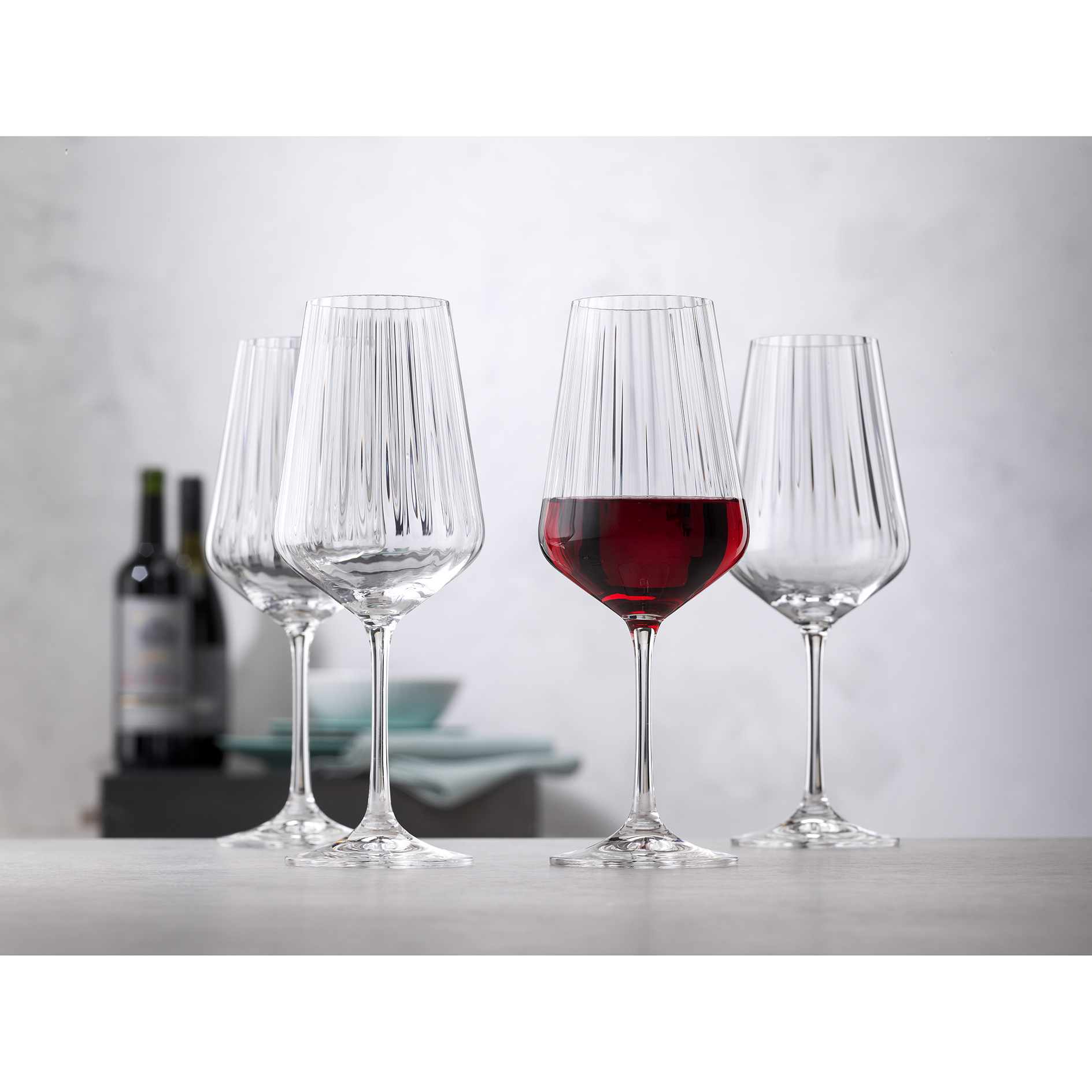 Rotweinglas - klar - welliges Kristallglas - 450 ml