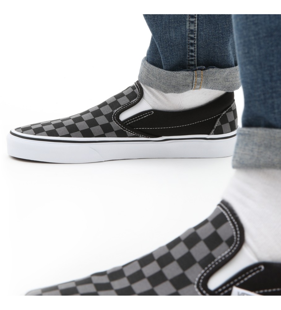 Tênis Vans Classic Slip-On, preto e cinza.