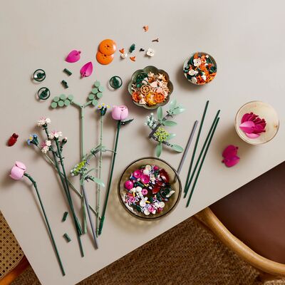 LEGO Botanicals 10342 Vakker bukett med rosa blomster