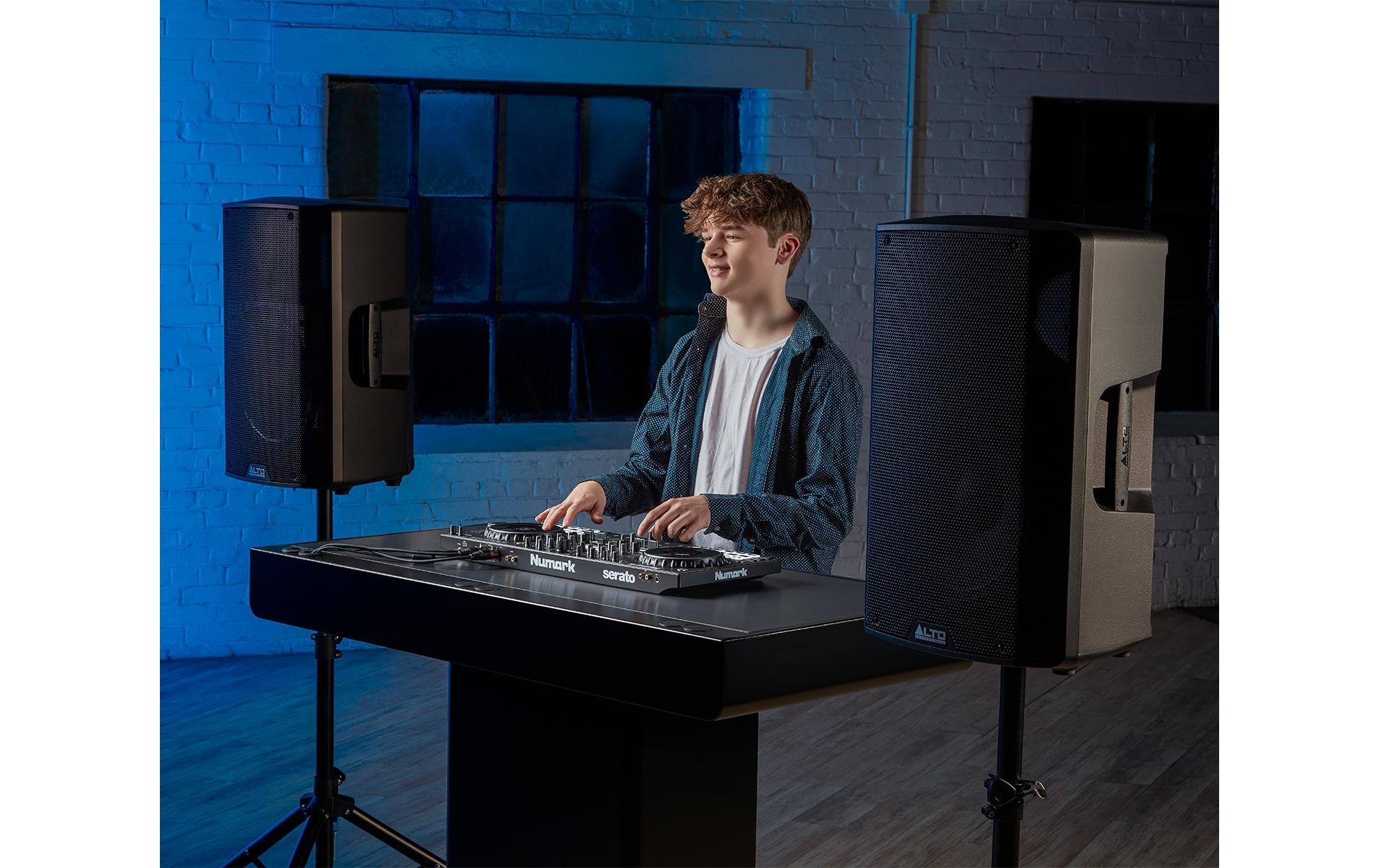 DJ-Controller NS4FX<br>Professioneller 2-Deck-DJ-Controller mit 4 Kanälen