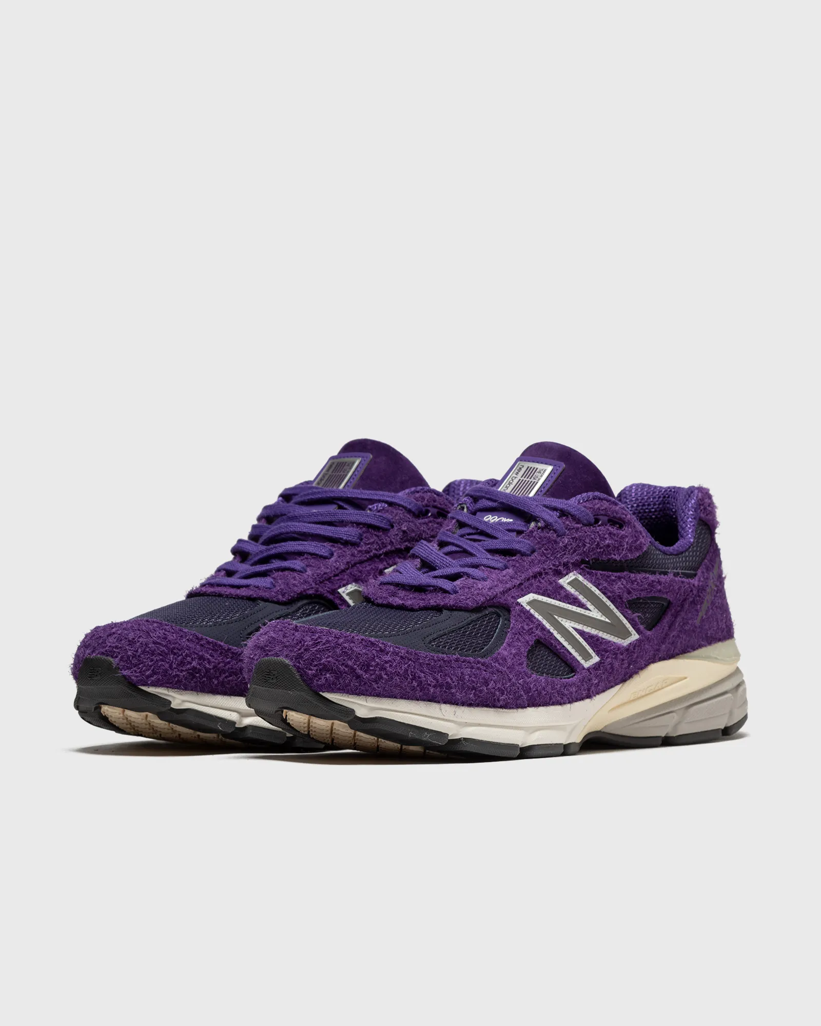 New Balance 990TB4