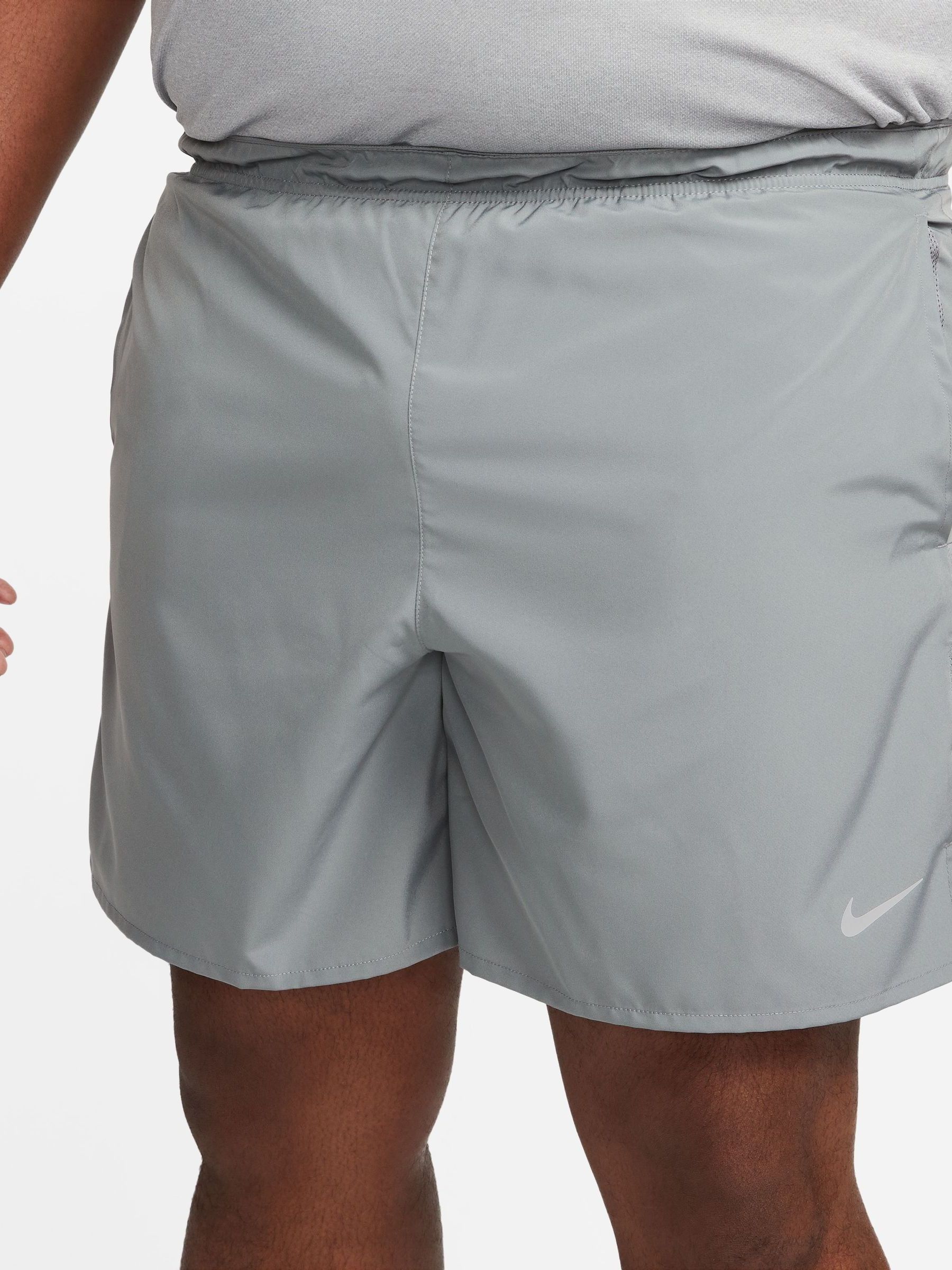 Grijs - Nike Challenger Dri-FIT hardloopshort met slipvoering