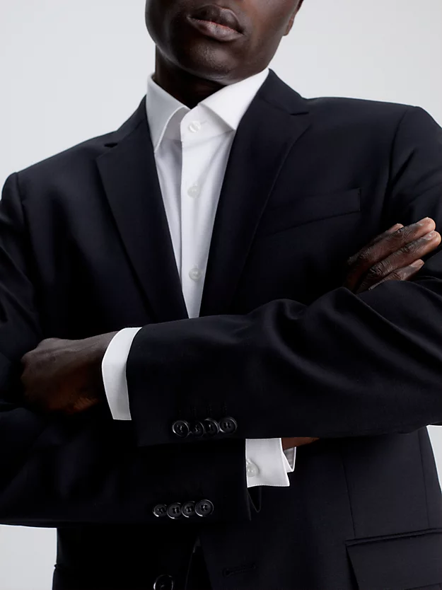 Blazer de abotoamento simples em lã elástica com modelagem slim.