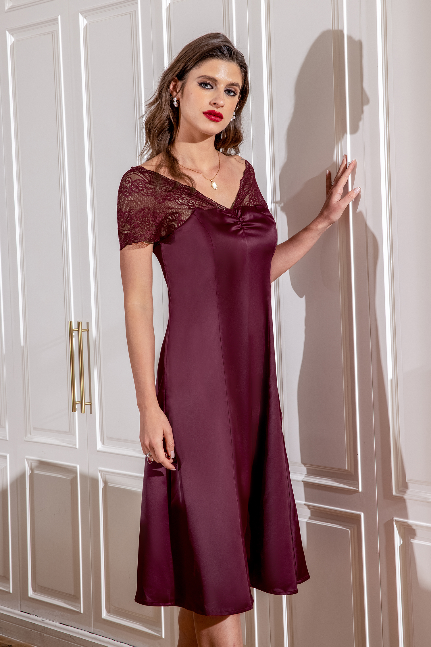 Robe midi à manches courtes en dentelle écarlate