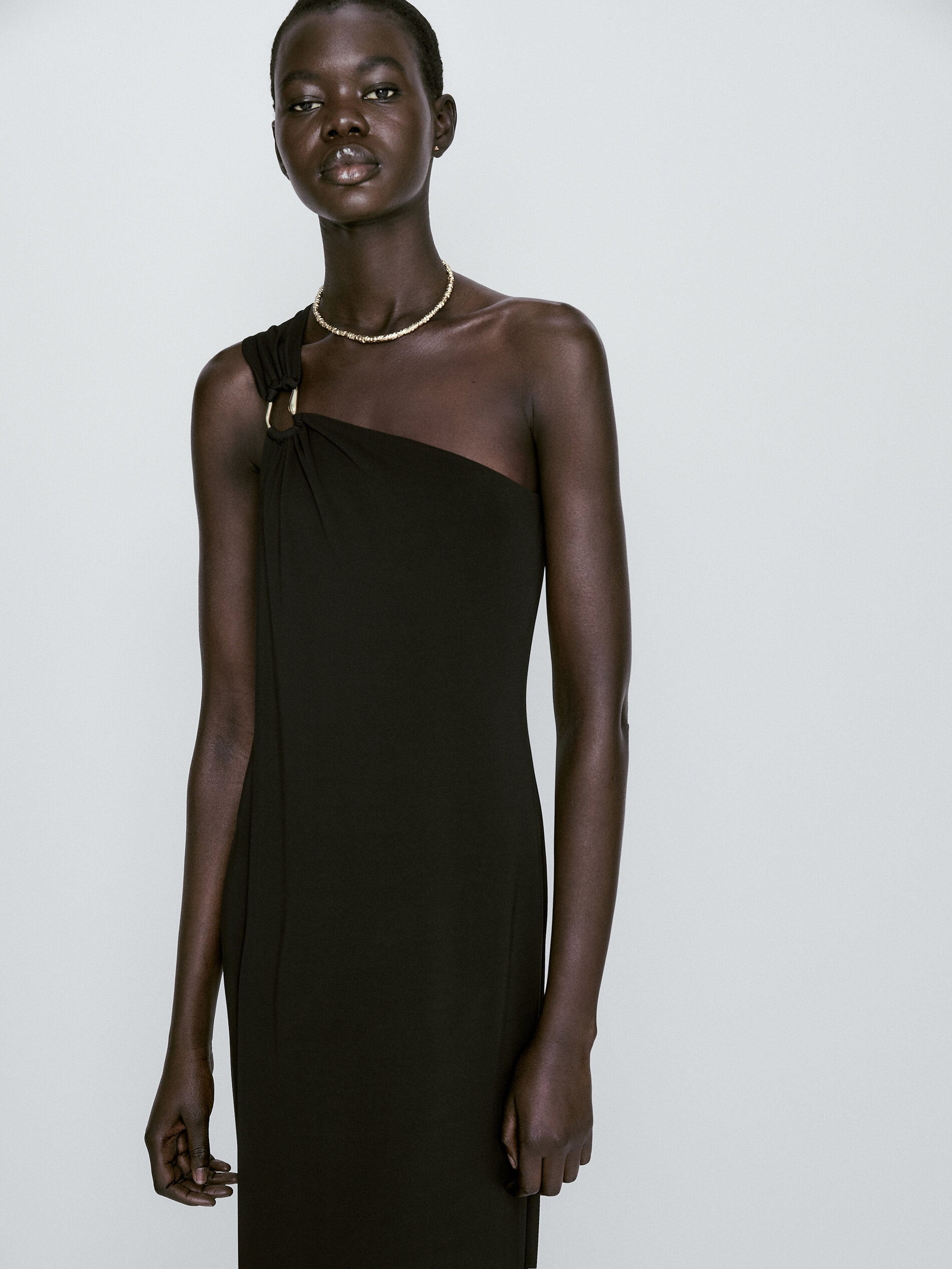 Vestido assimétrico com detalhes - PRETO
