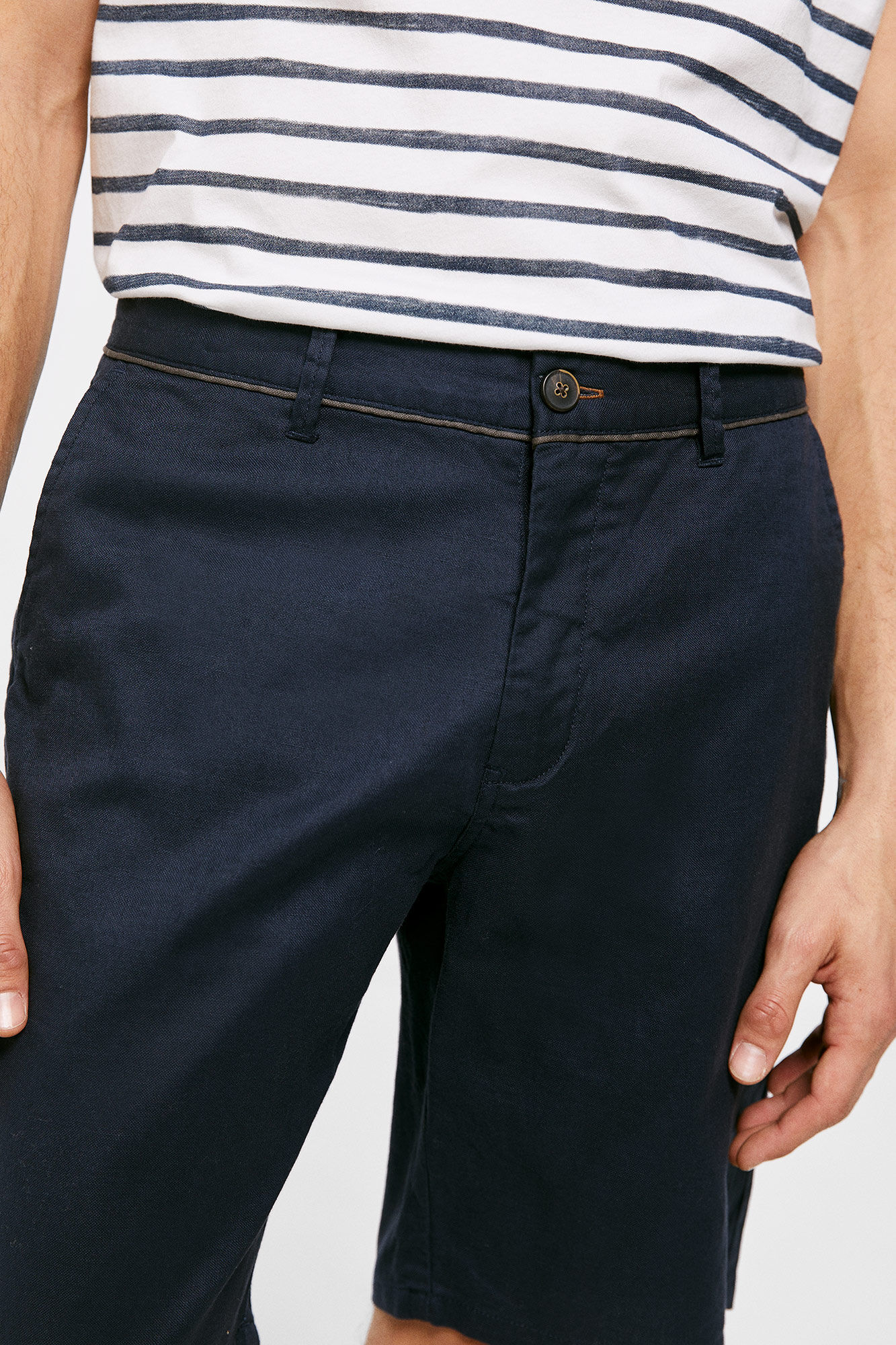 Bermuda de linho com debrum - azul marinho