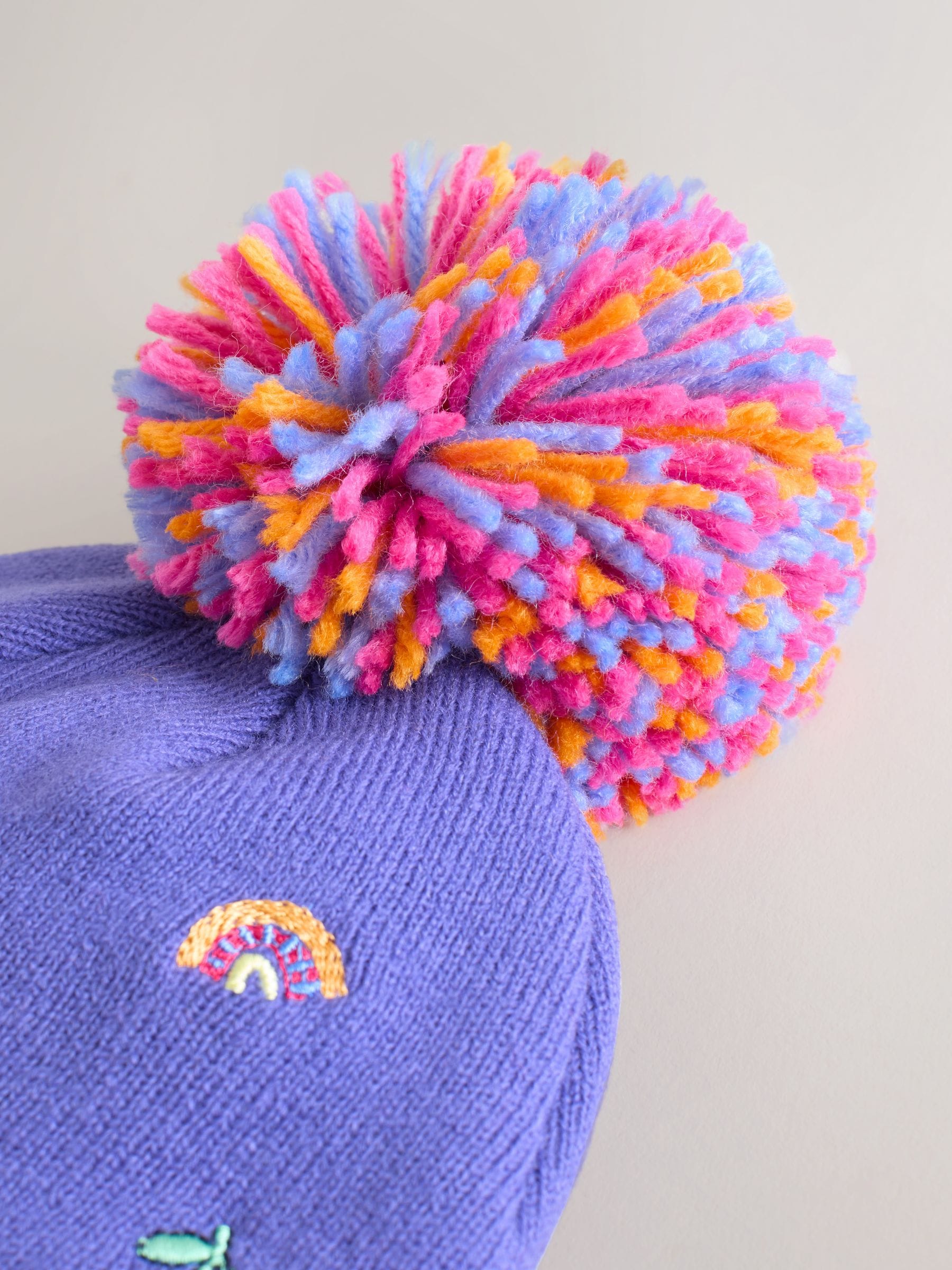 Multi - Geborduurde Beanie-muts met pompon (3mnd-10jr)