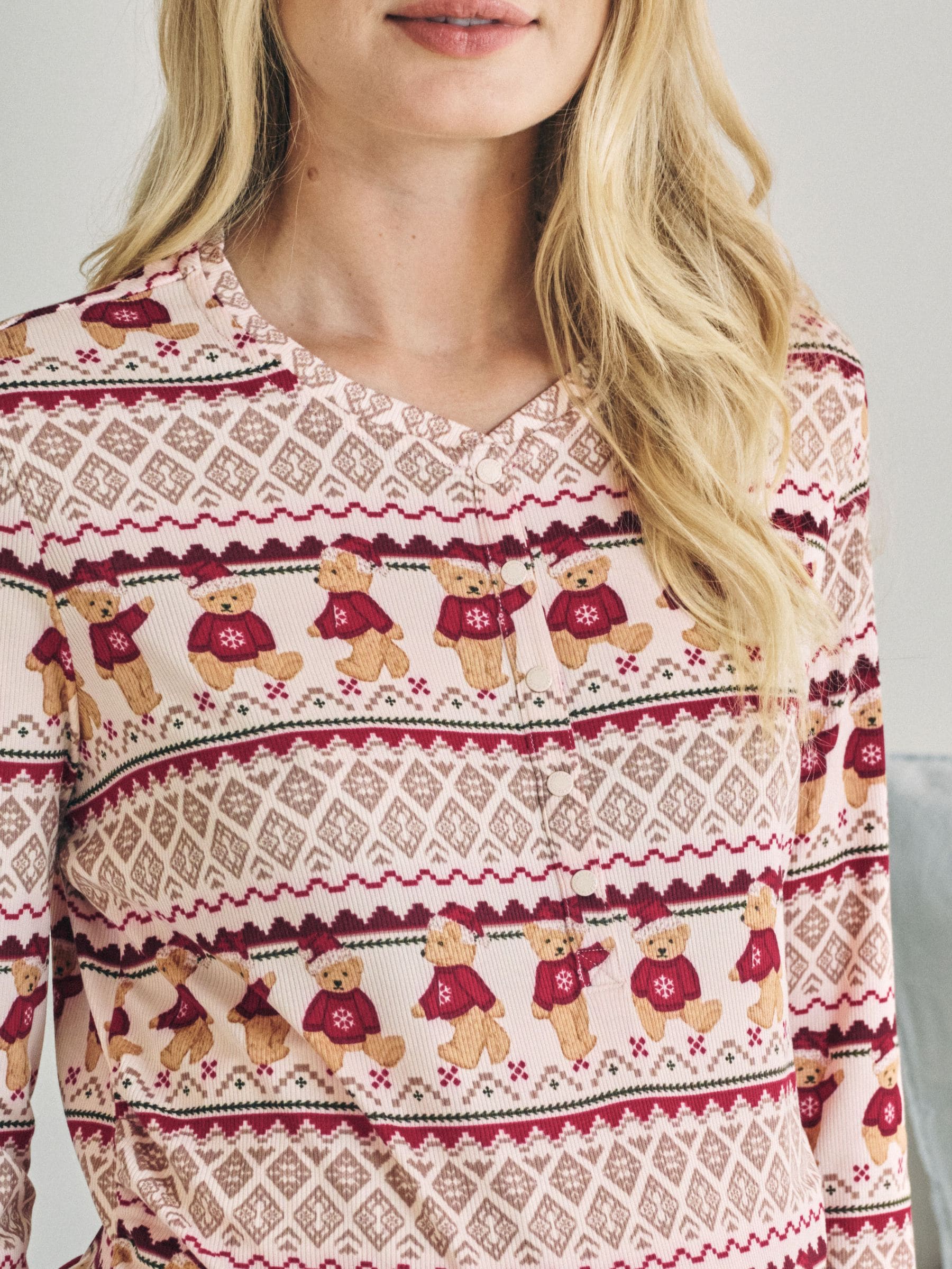 Chelsea Peers lange pyjamaset met kerstprint van The Bear en Fair Isle