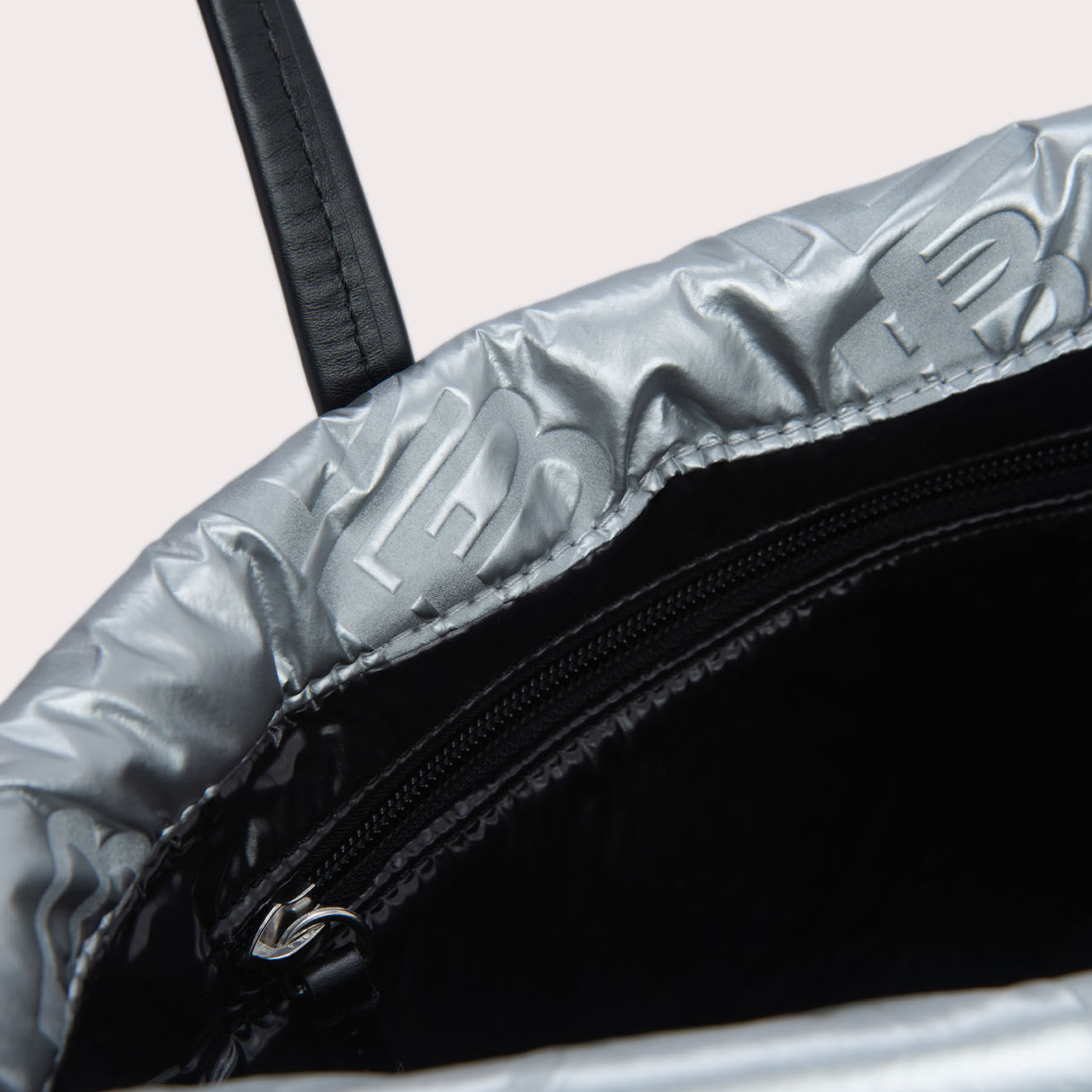 By Far Sac à main Slim Tote argenté -  46x39x2 cm