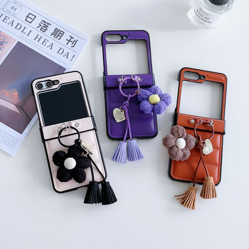 Edgin - Effen mobiele telefoonhoesje met chenillebloemhanger - Samsung Galaxy Z Flip 3 / Flip 4 / Flip 5