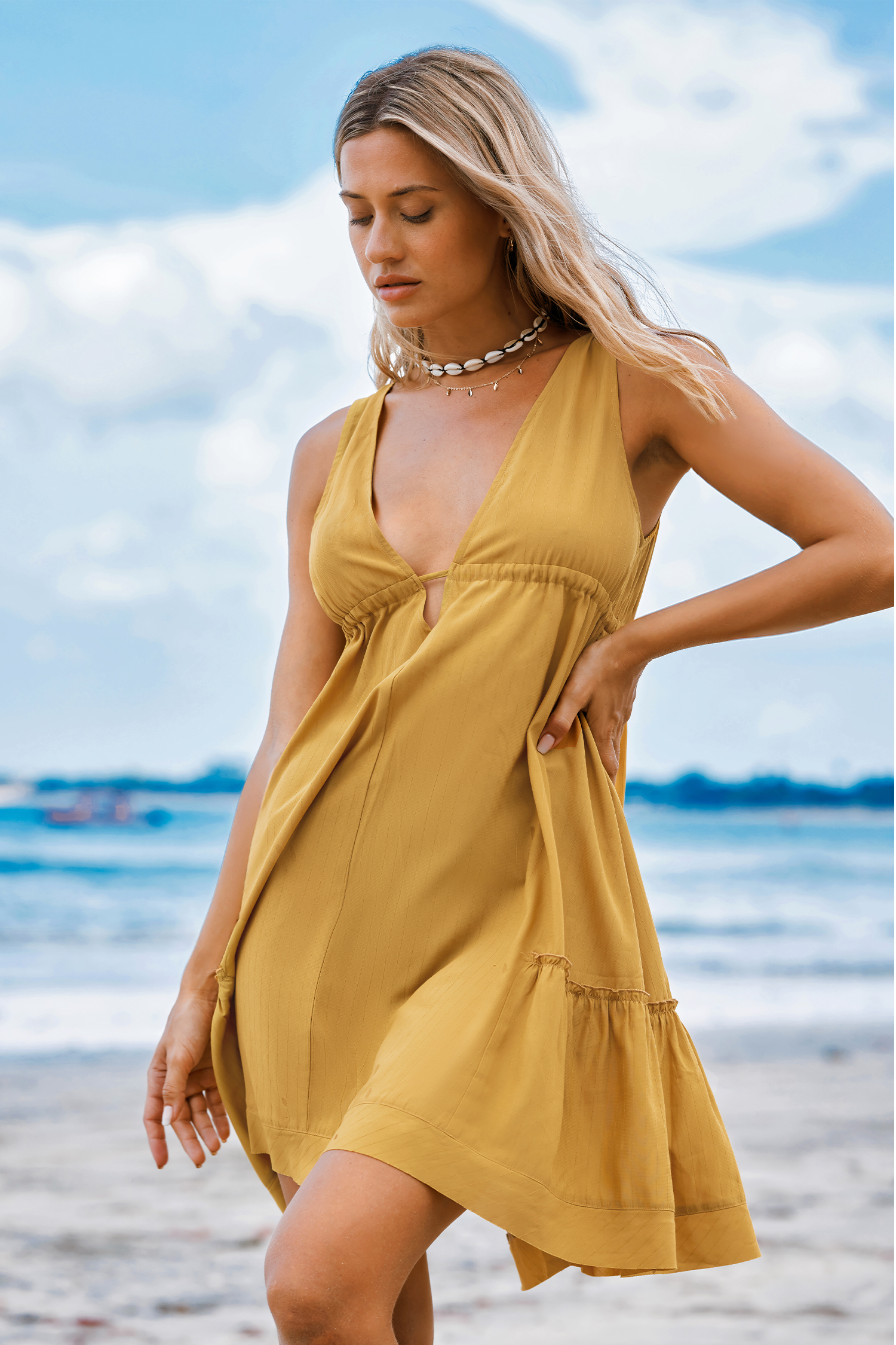 Robe mini à col en V plongeant jaune
