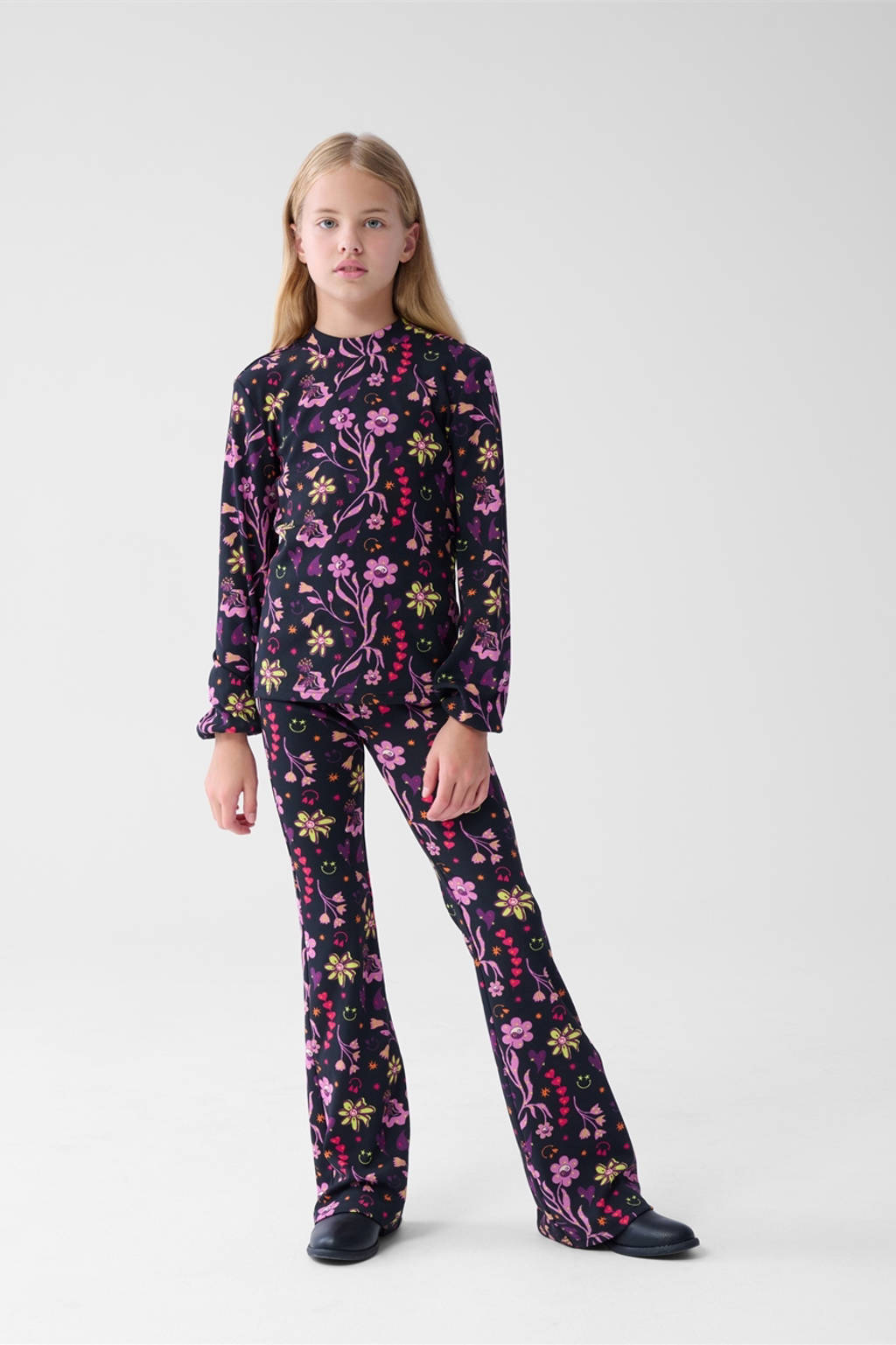 Shoeby longsleeve met all over print zwart/roze/lila/groen