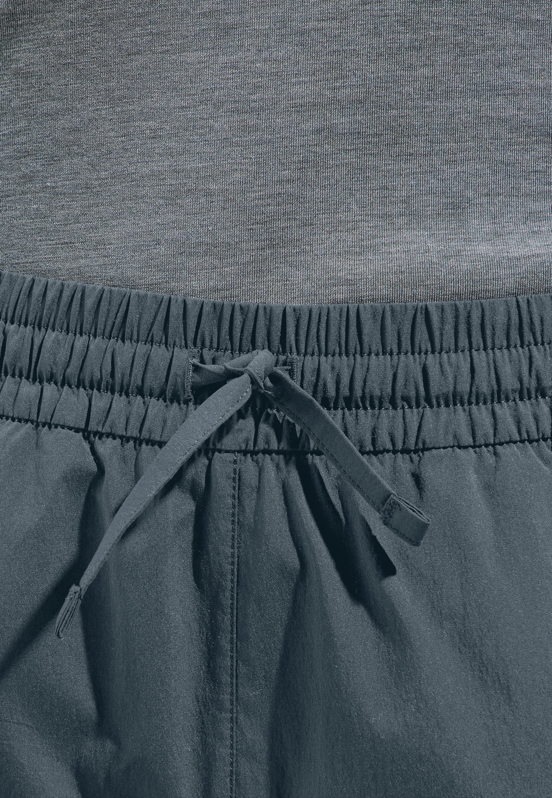 Essentials Wandershorts in dark slate