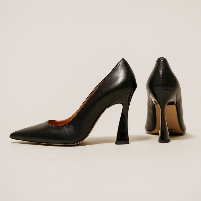 Escarpins à talons hauts et bouts pointus  en cuir noir
