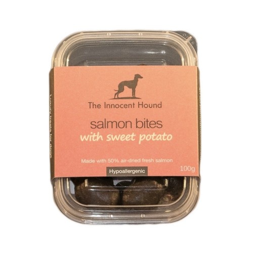 Petiscos desidratados para cães, sabor salmão e batata-doce.