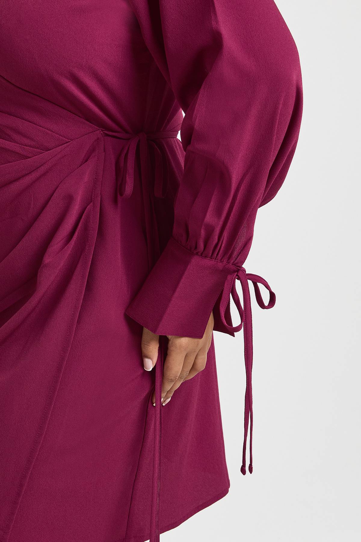 boohoo Robe Midaxi Grande Taille Portefeuille Tissée avec Lien