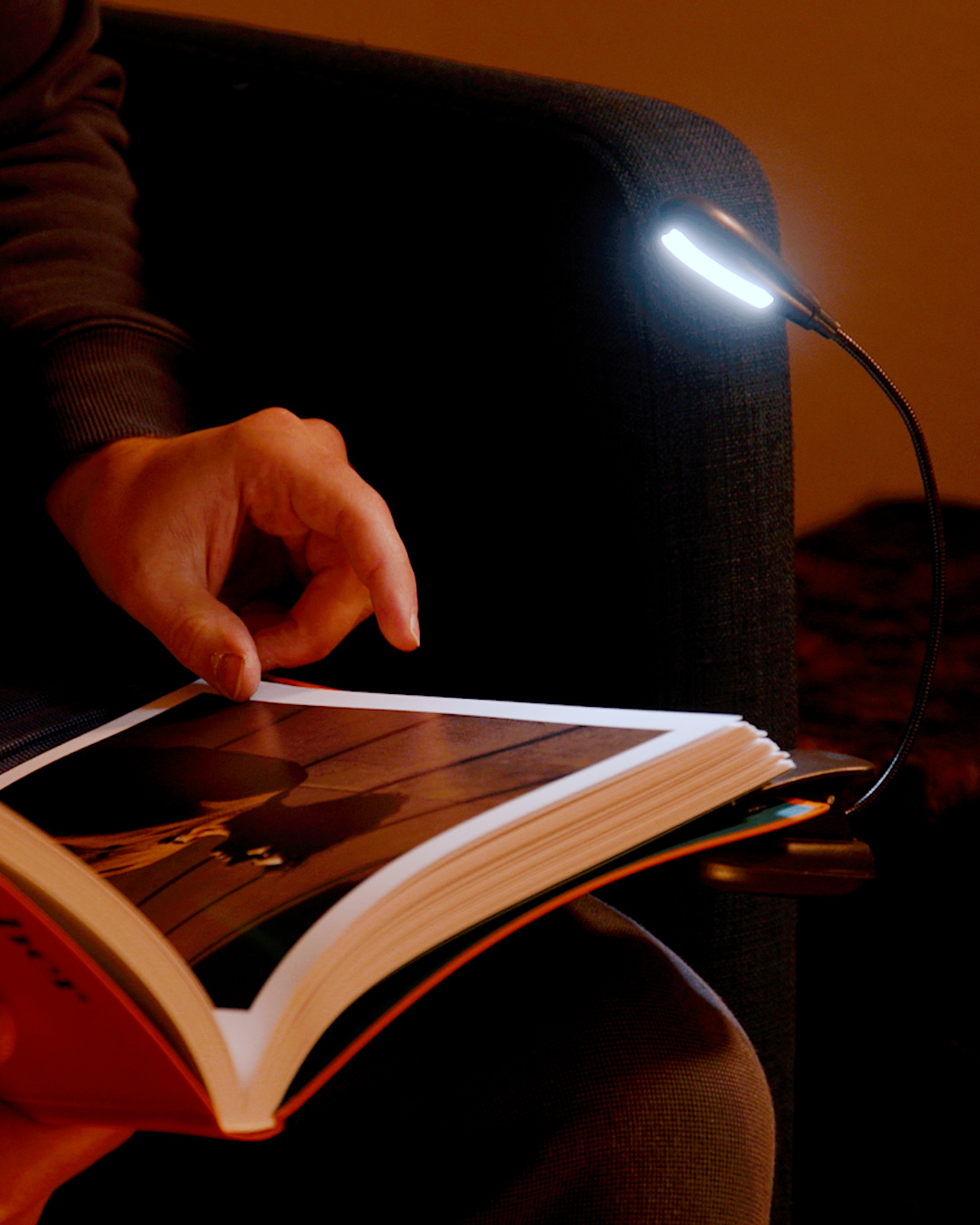 Mini LED Leselampe biegbar Schwanenhals mit Clip Halterung - Schwarz