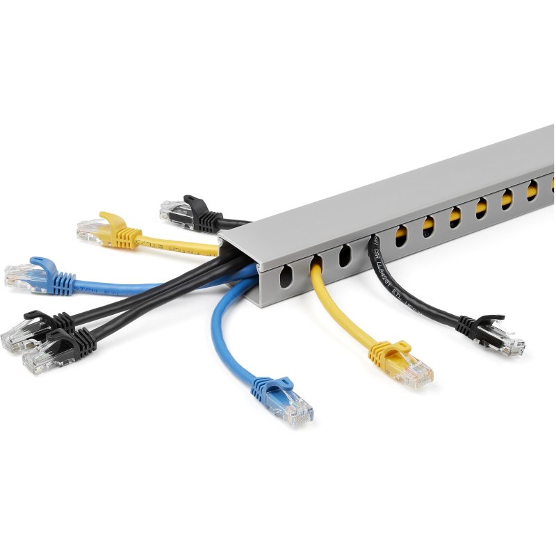 StarTech.com Chemin de Câbles PVC avec Couvercle - 38mm W x 25mm H - Longueur 2m - Slots Parallels 8mm, Goulotte Cache Câble Murale Câble Réseau PVC, max. 20 câbles, Homologué UL