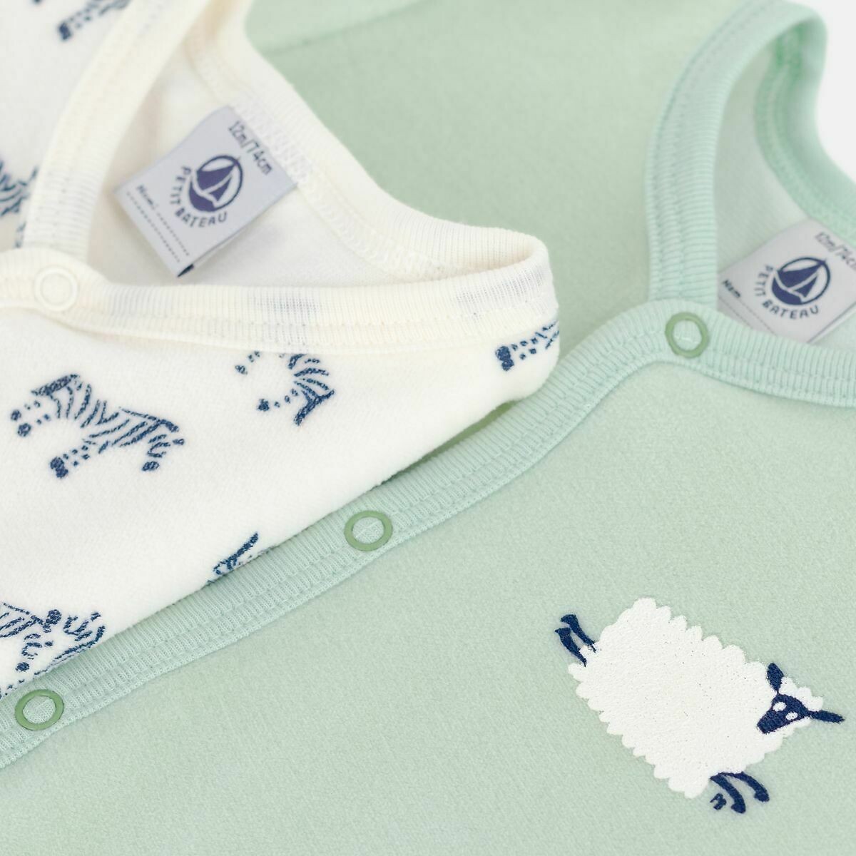 PETIT BATEAU<br>Conjunto de 2 pijamas de bebê, lisos e estampados