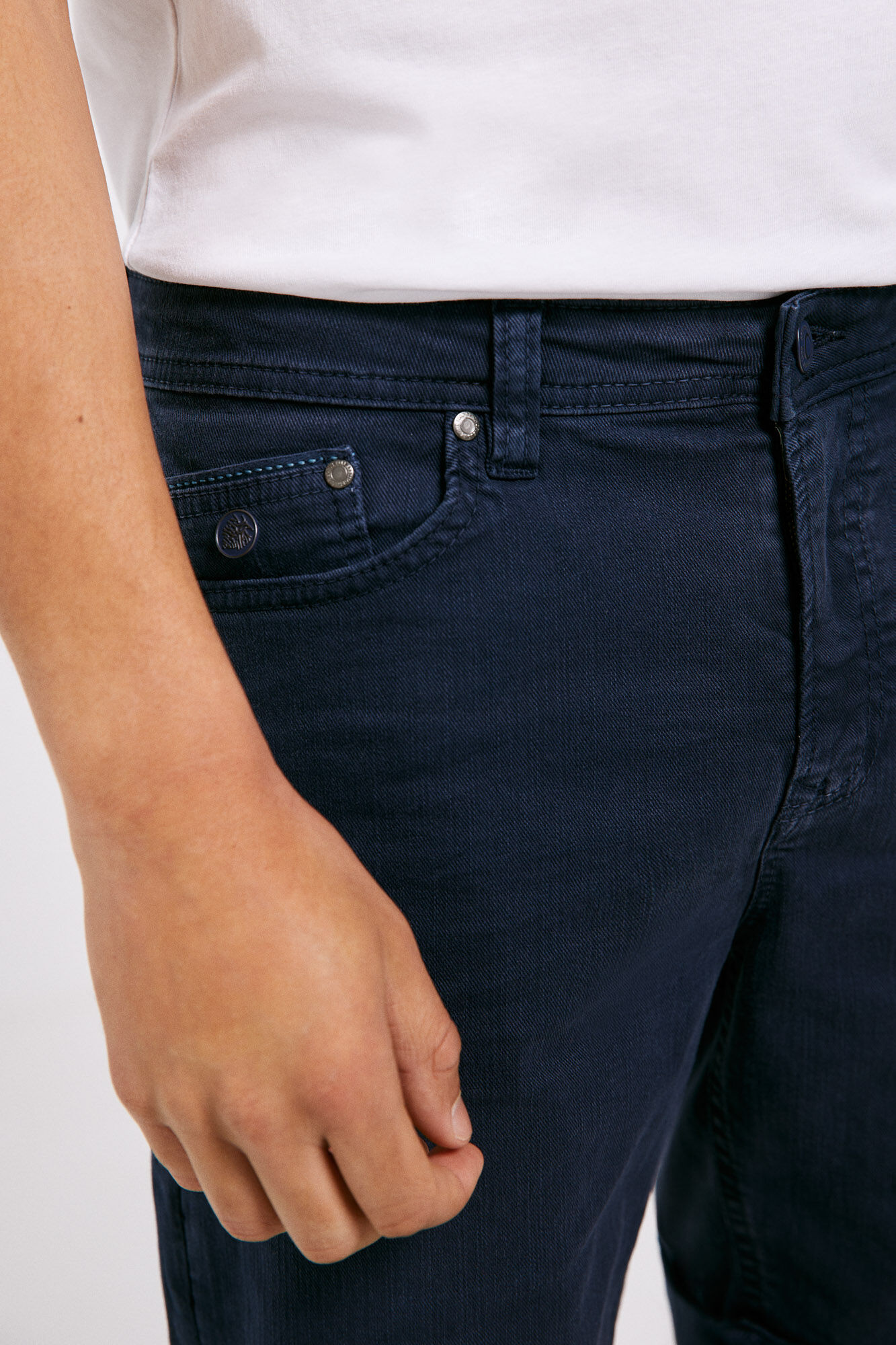 Bermuda slim com 5 bolsos - azul escuro