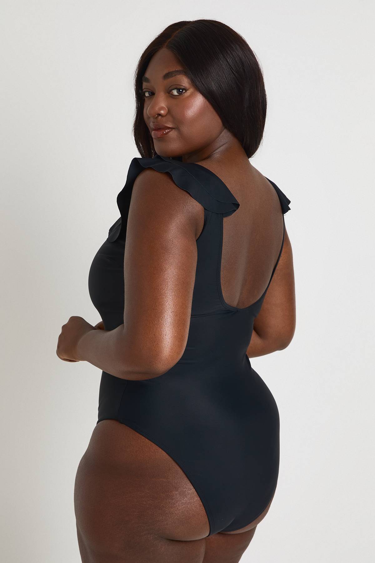 boohoo Maillot De Bain Grande Taille À Détail Doré Et Volants Avec Contrôle Du Ventre