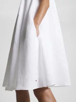 Vestido de linho com corte evasê e modelagem solta