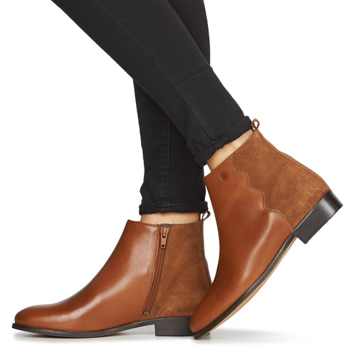 Betty London - HELOI - Camel