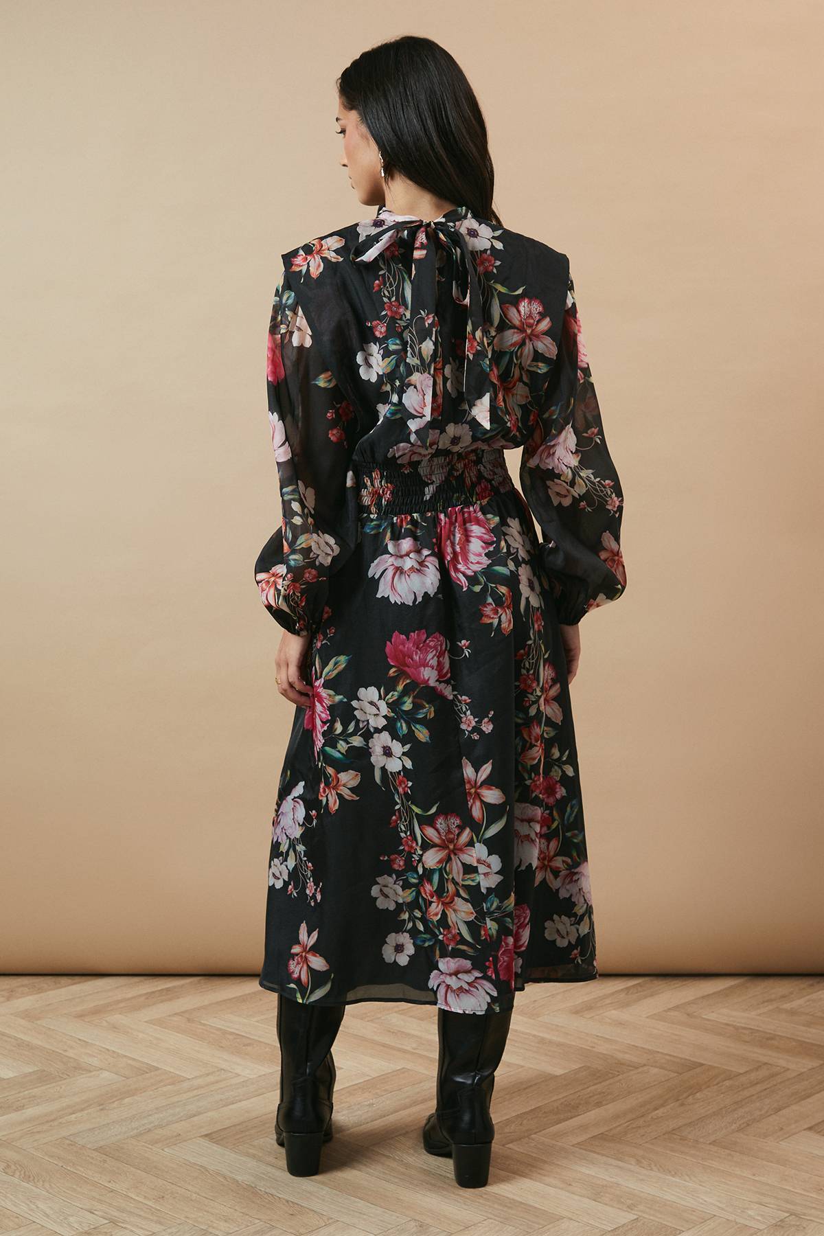 Oasis Robe Mi-longue en Organza Floral à Taille Froncée et Dos Noué