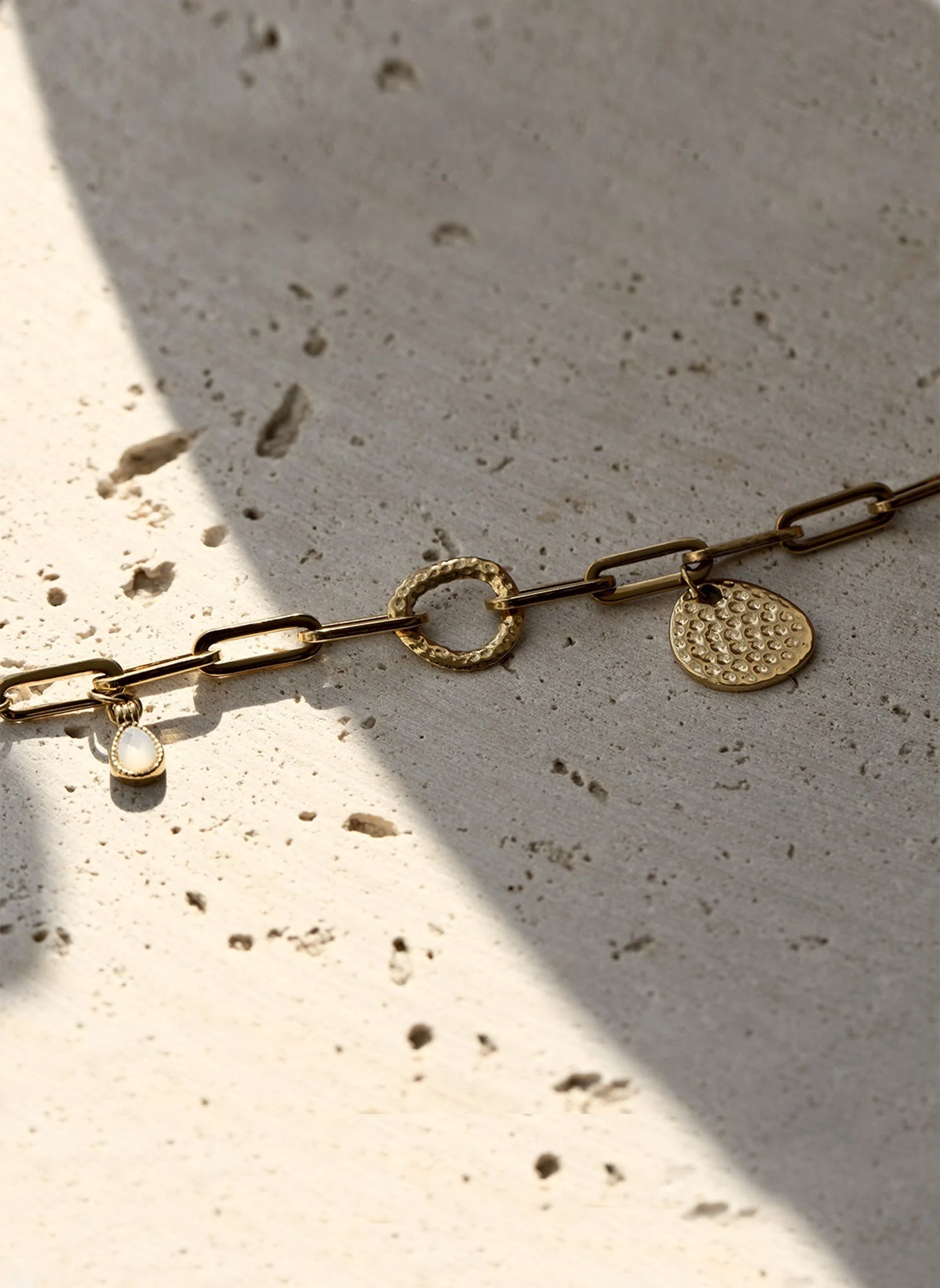 LOVE - Boucles d'oreilles pendantes love | Doré