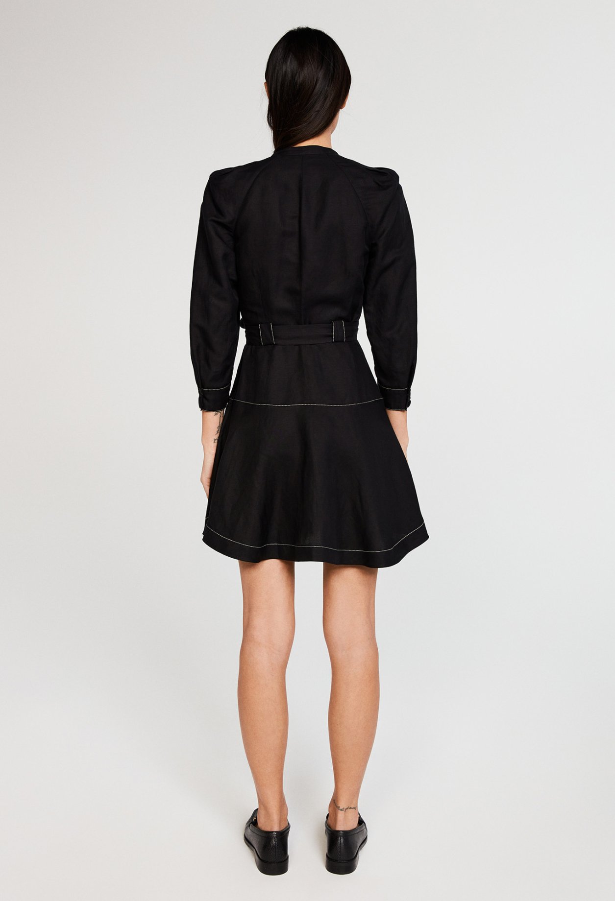 Robe courte cintree