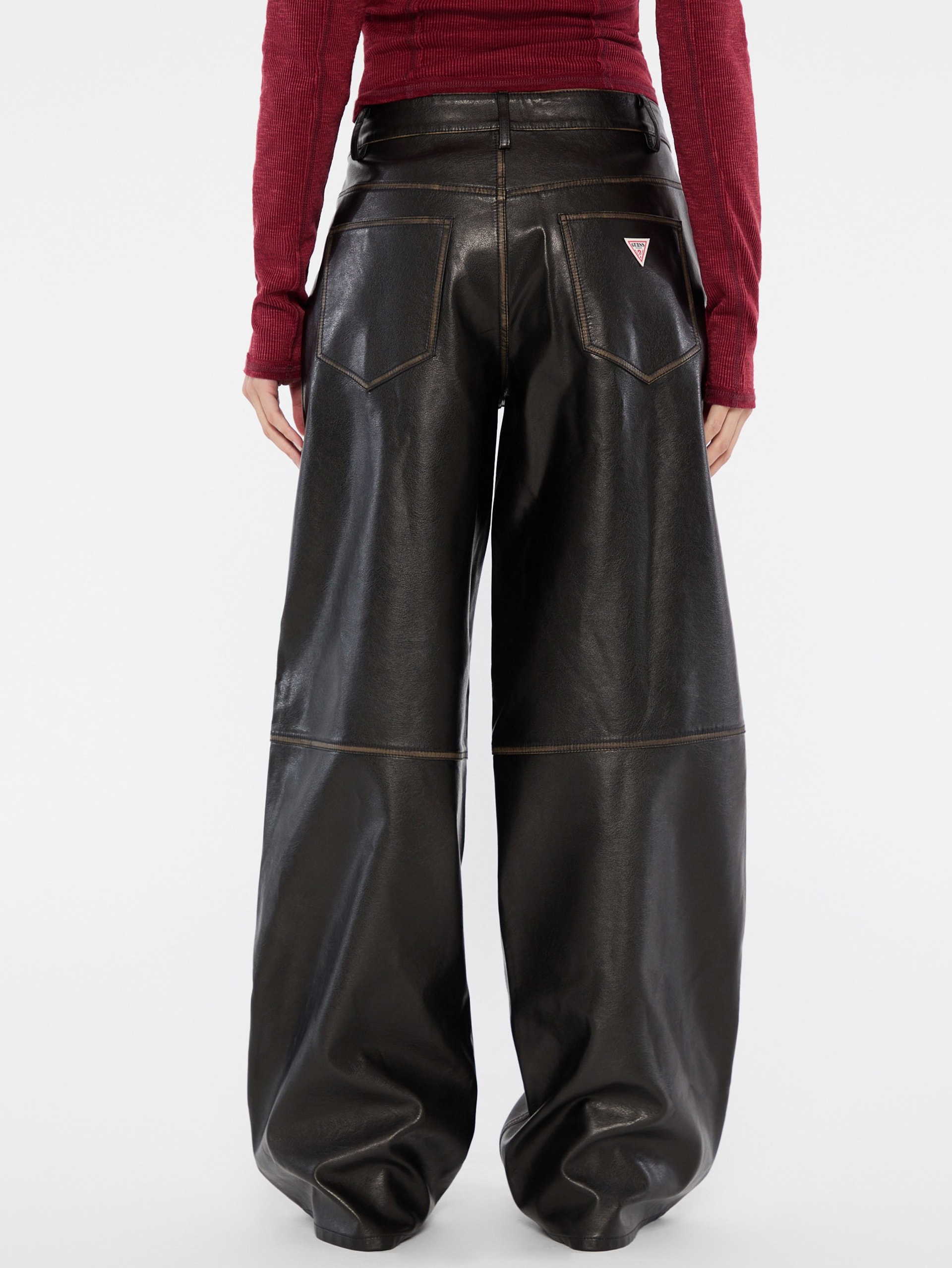 Calça de perna larga com bolsos e detalhes em couro sintético da GUESS Originals