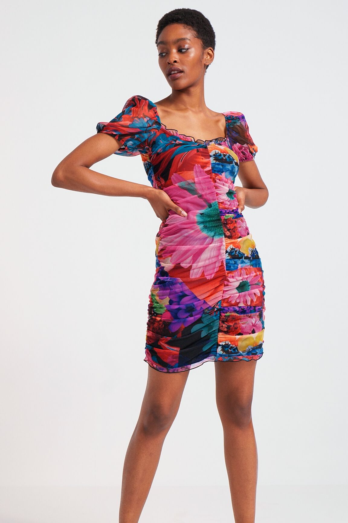 Robe froncée à fleurs