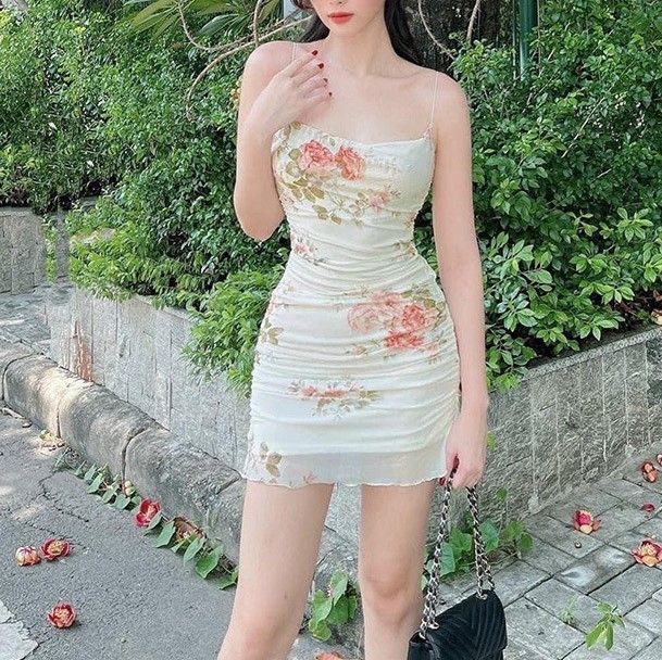 Rosesand - Mini-bodyconjurk met spaghettibandjes en bloemenprint van mesh