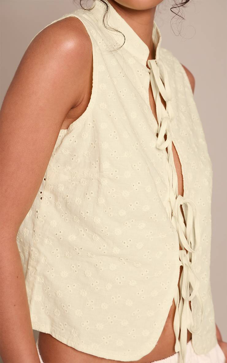 Butter Yellow Top Sans Manches Broderie Anglaise À Nouer Devant