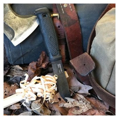 Couteau de survie Mora Garberg noir carbone avec étui en cuir-noir