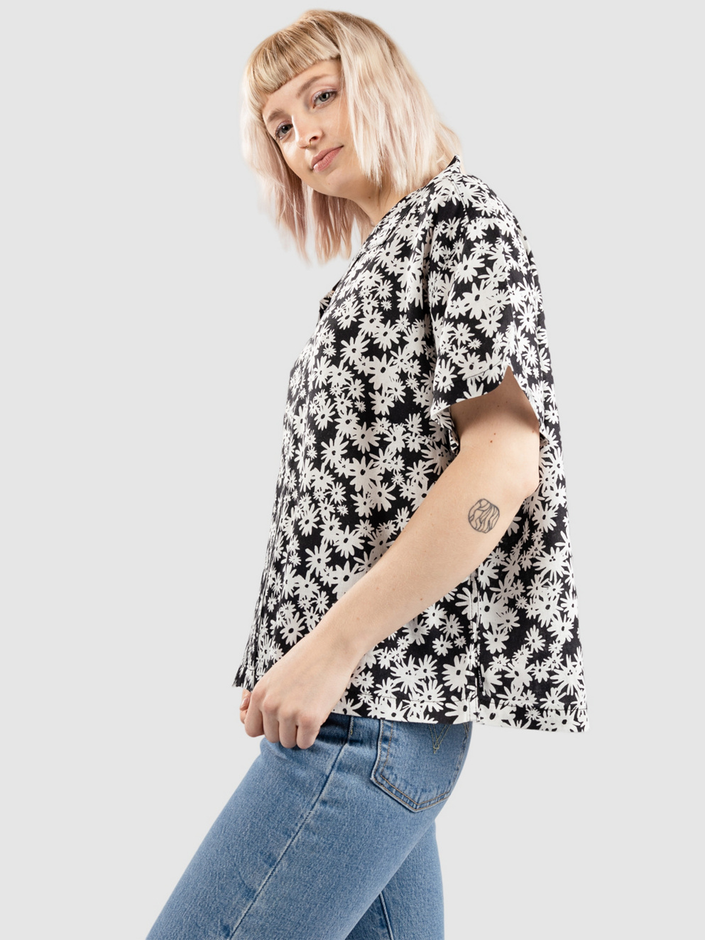 Afends Benny Shirt black daisy