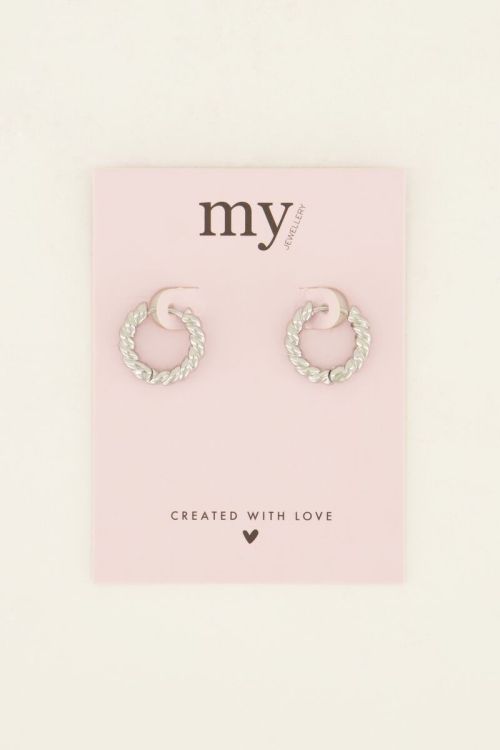 Oorring met gedraaid detail