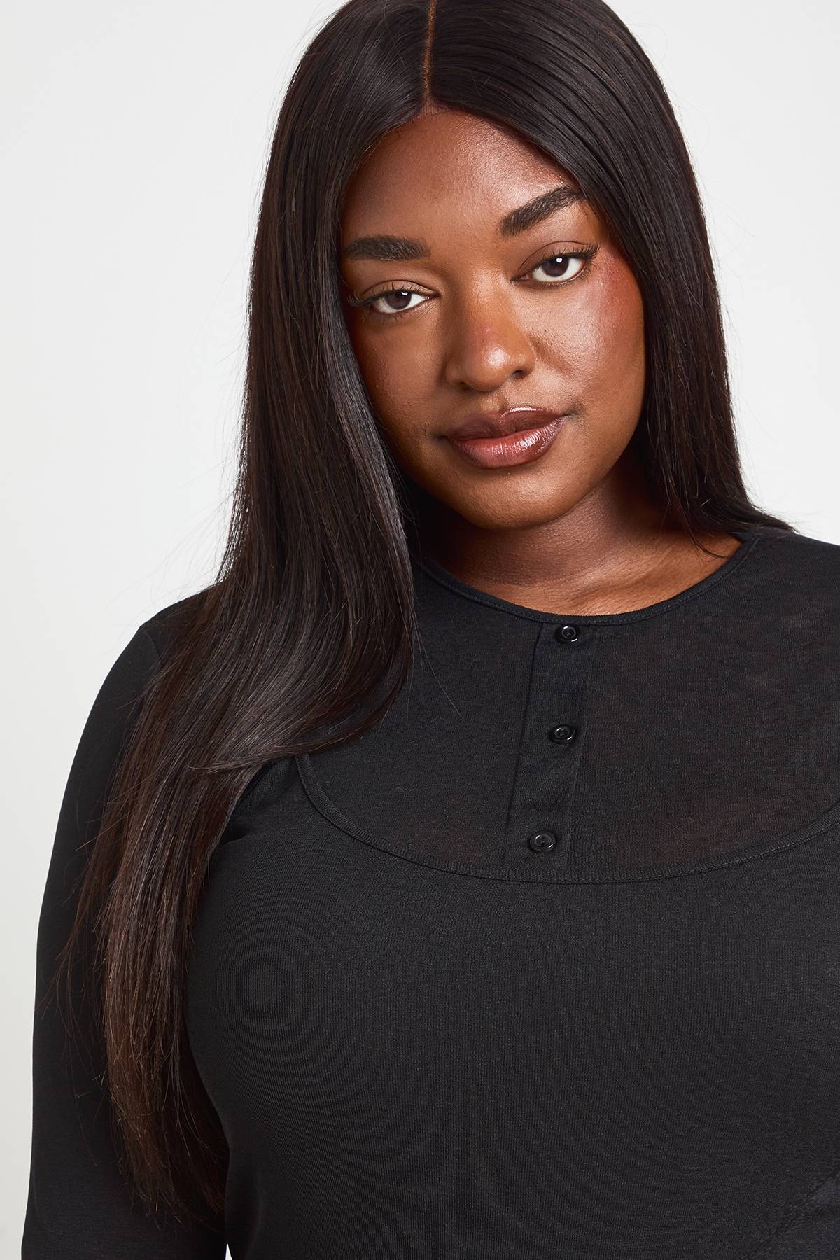 boohoo Haut Grande Taille À Double Épaisseur Avec Bretelles Et Boutonnage