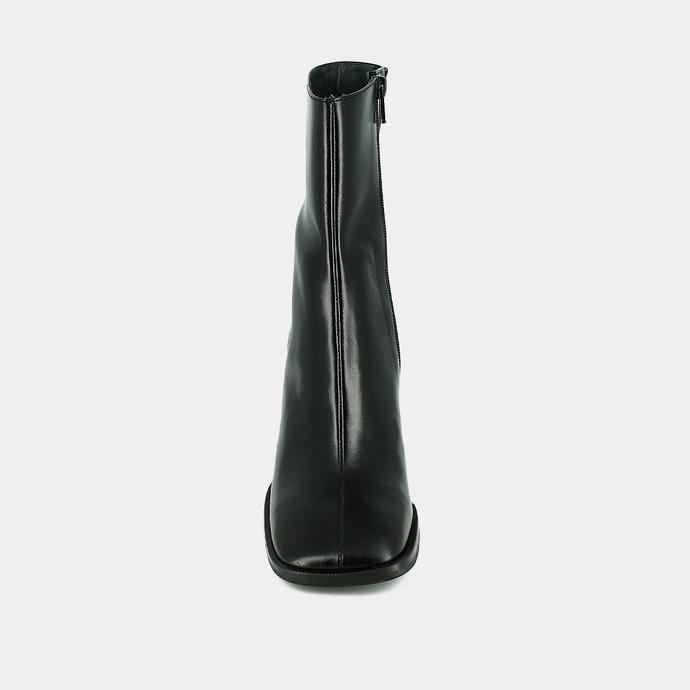 Bottines à talons épais et bouts carrés  en cuir noir