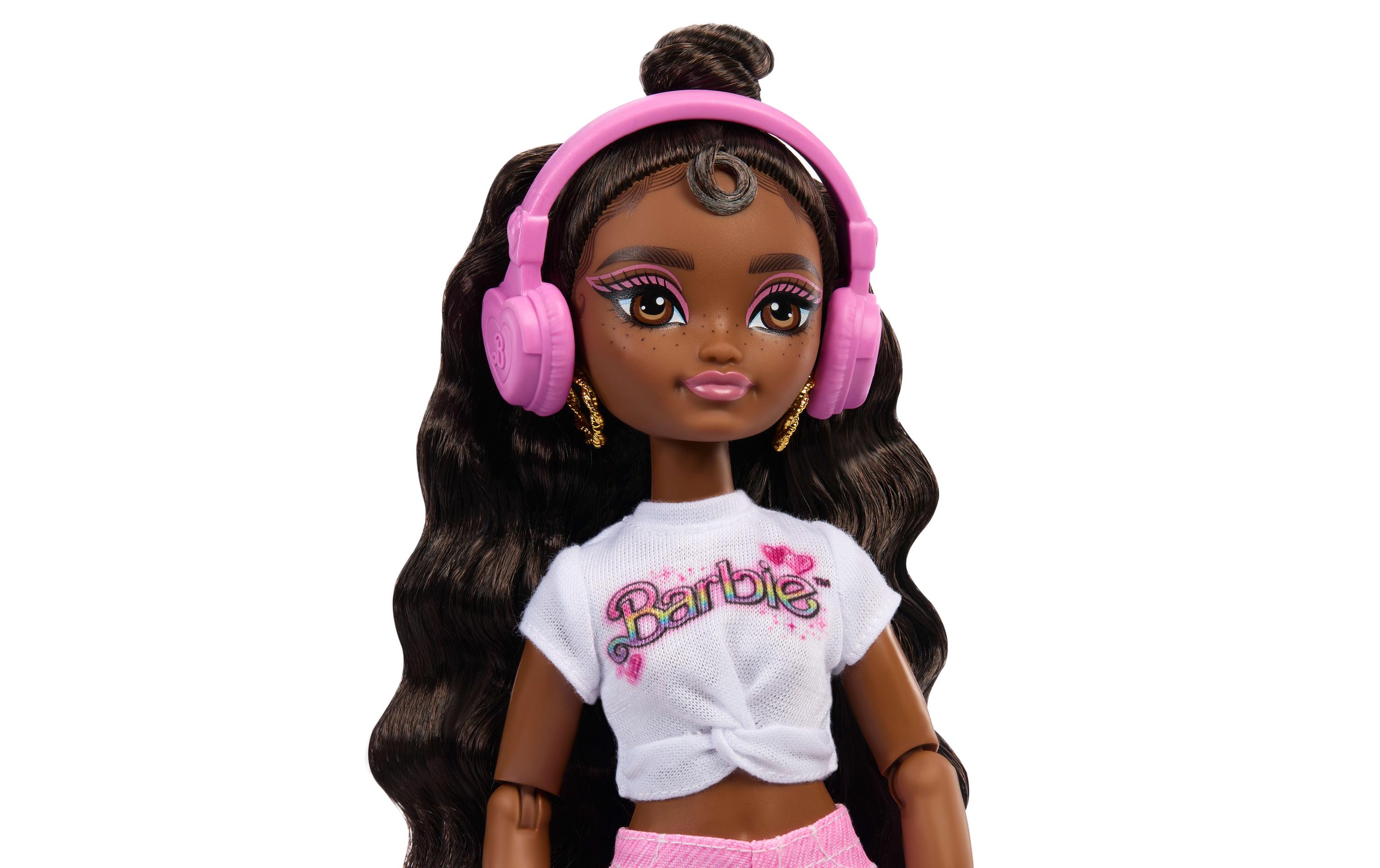 Puppe Dream Besties Brooklyn Skate PartyRollschuh-Modepuppe mit 9 Zubehörteilen zum Thema Musik und Video