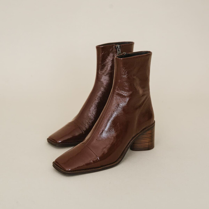 Bottines à talon  en cuir vernis marron