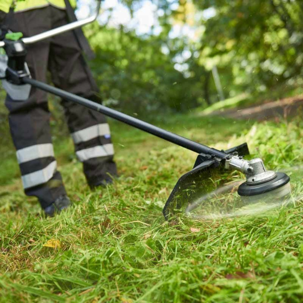 Débroussailleuse professionnelle avec guidon arbre transmission carbone egopower bcx3800e