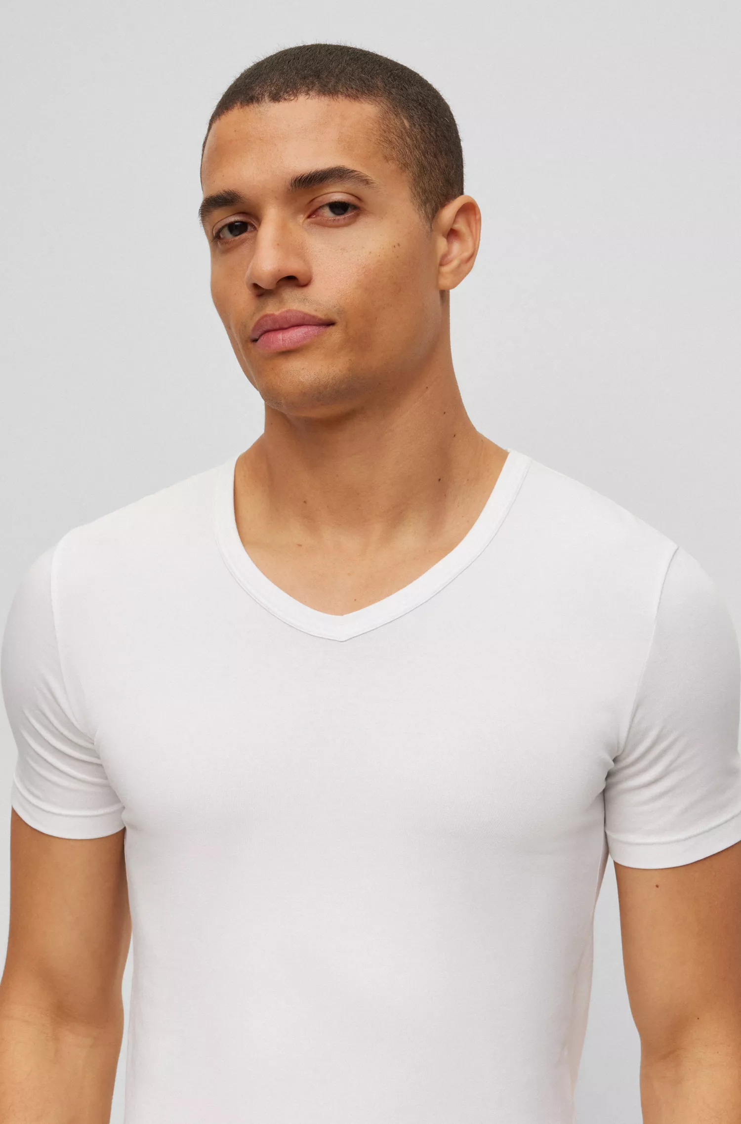 BOSS Black - Pacote com duas camisetas slim fit em algodão elástico.