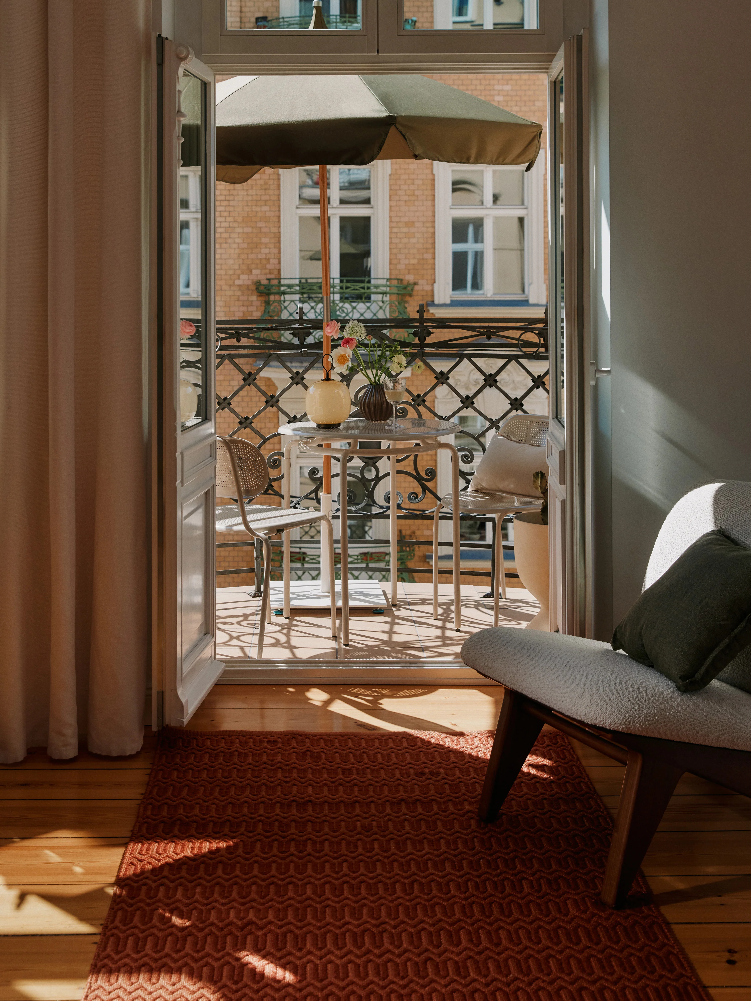 Handgeweven outdoor vloerkleed Rune met geometrisch patroon